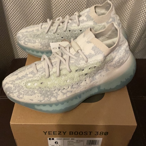 Adidas Yeezy Boost 380 - Picture 2 of 7